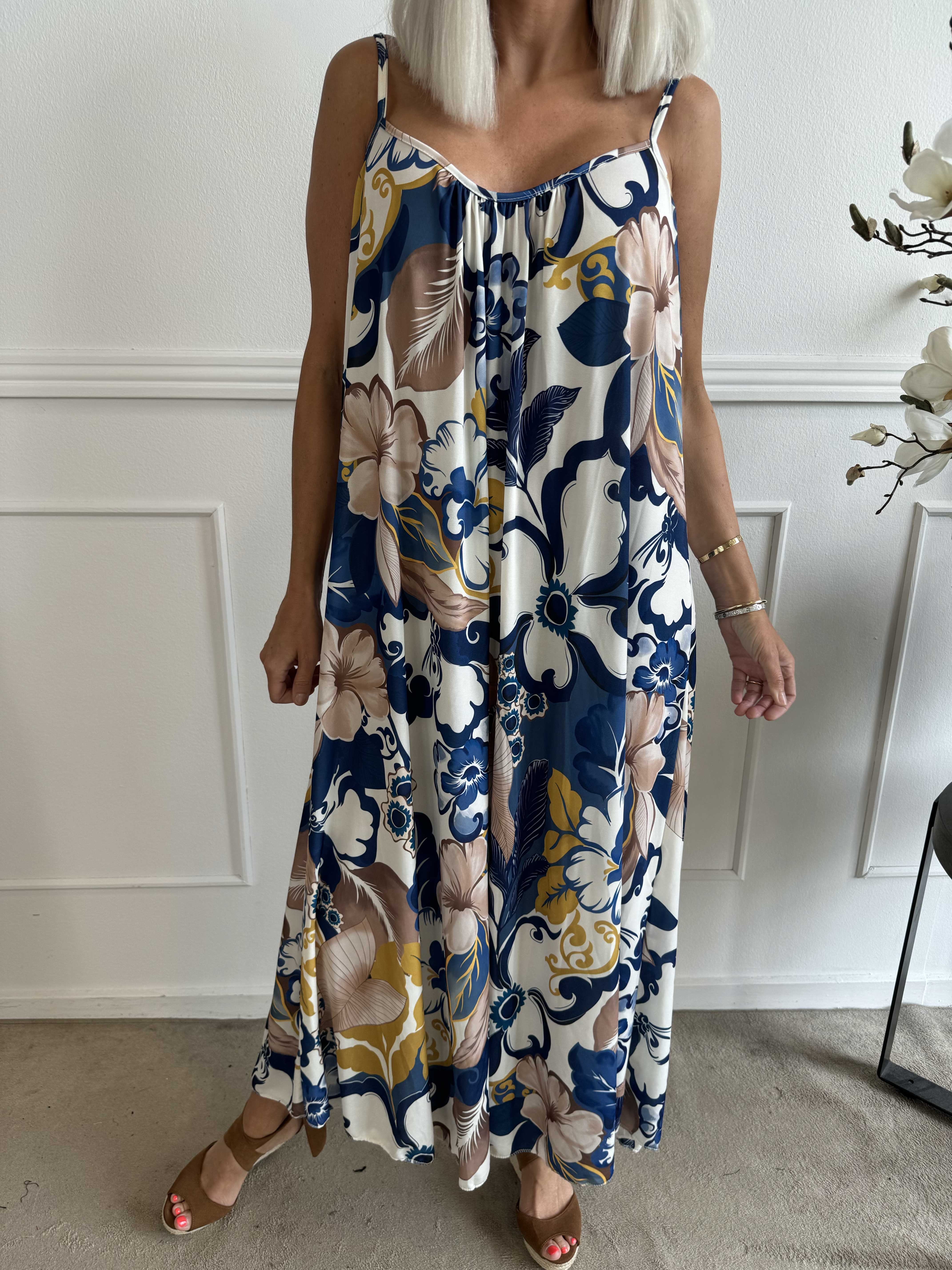 Maija - Stropkjole i elastisk stof med blomster